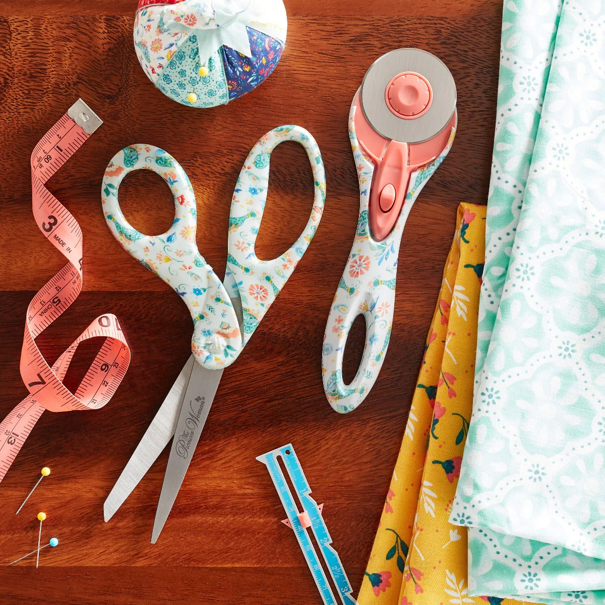 The Pioneer Woman White Sweet Rose 45mm Rotary & 8"" Fashion Scissors Set (55893-PARENT)
