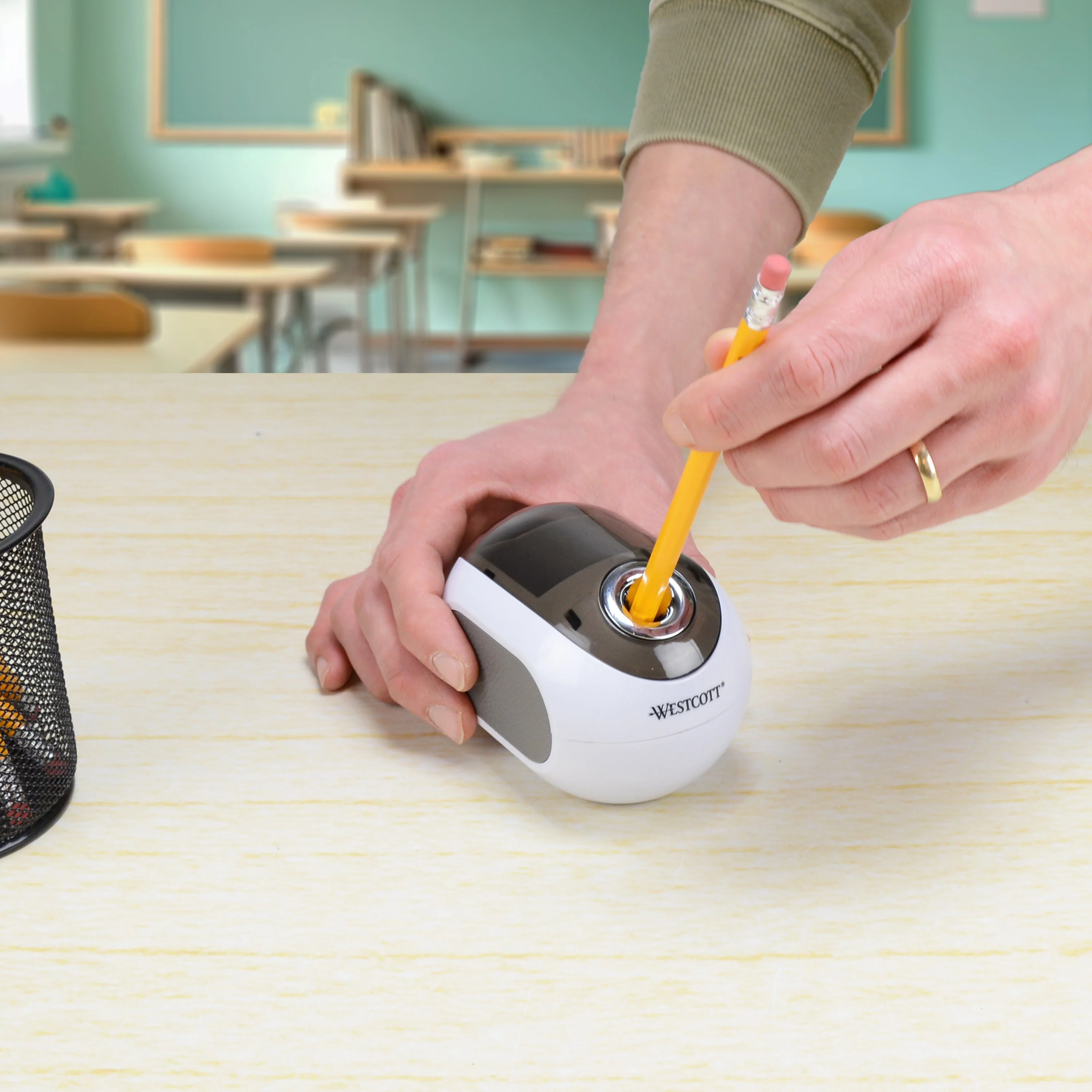 Westcott iPoint Dash Battery Pencil Sharpener, White (00948-PARENT) - Image 3